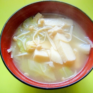 高野豆腐とキャベツえのきの味噌汁